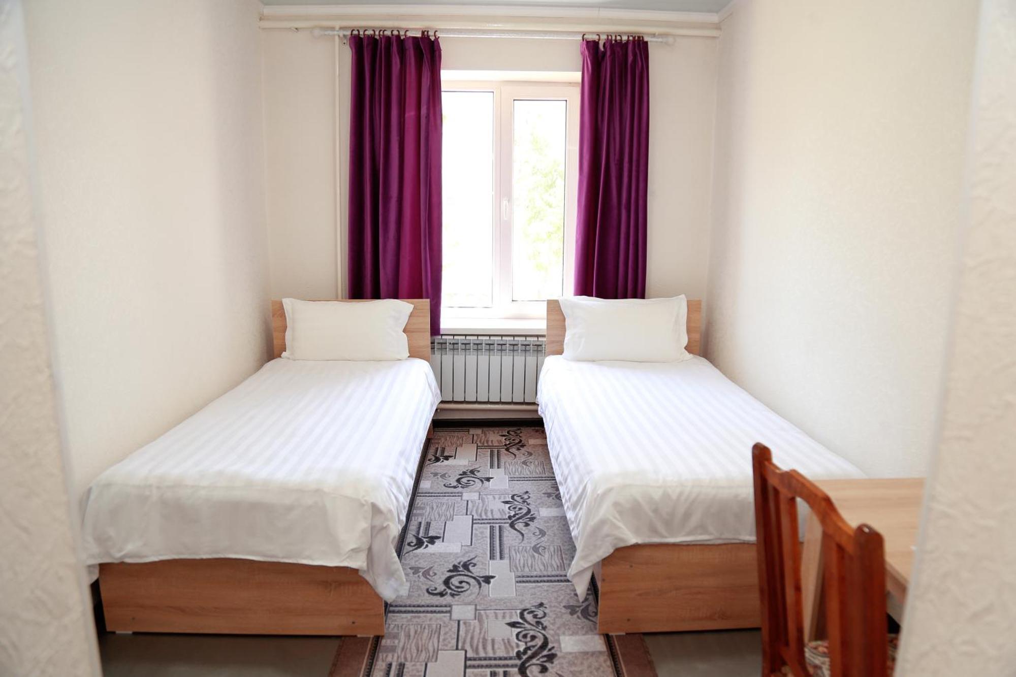 Hotel Good Night Jalal-Abad Buitenkant foto