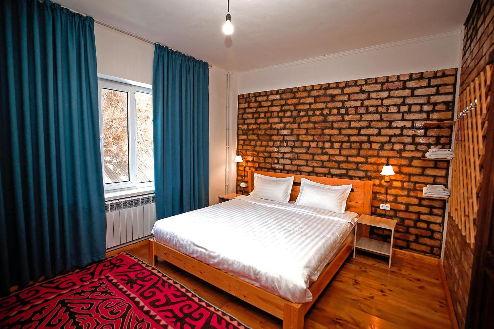 Hotel Good Night Jalal-Abad Buitenkant foto