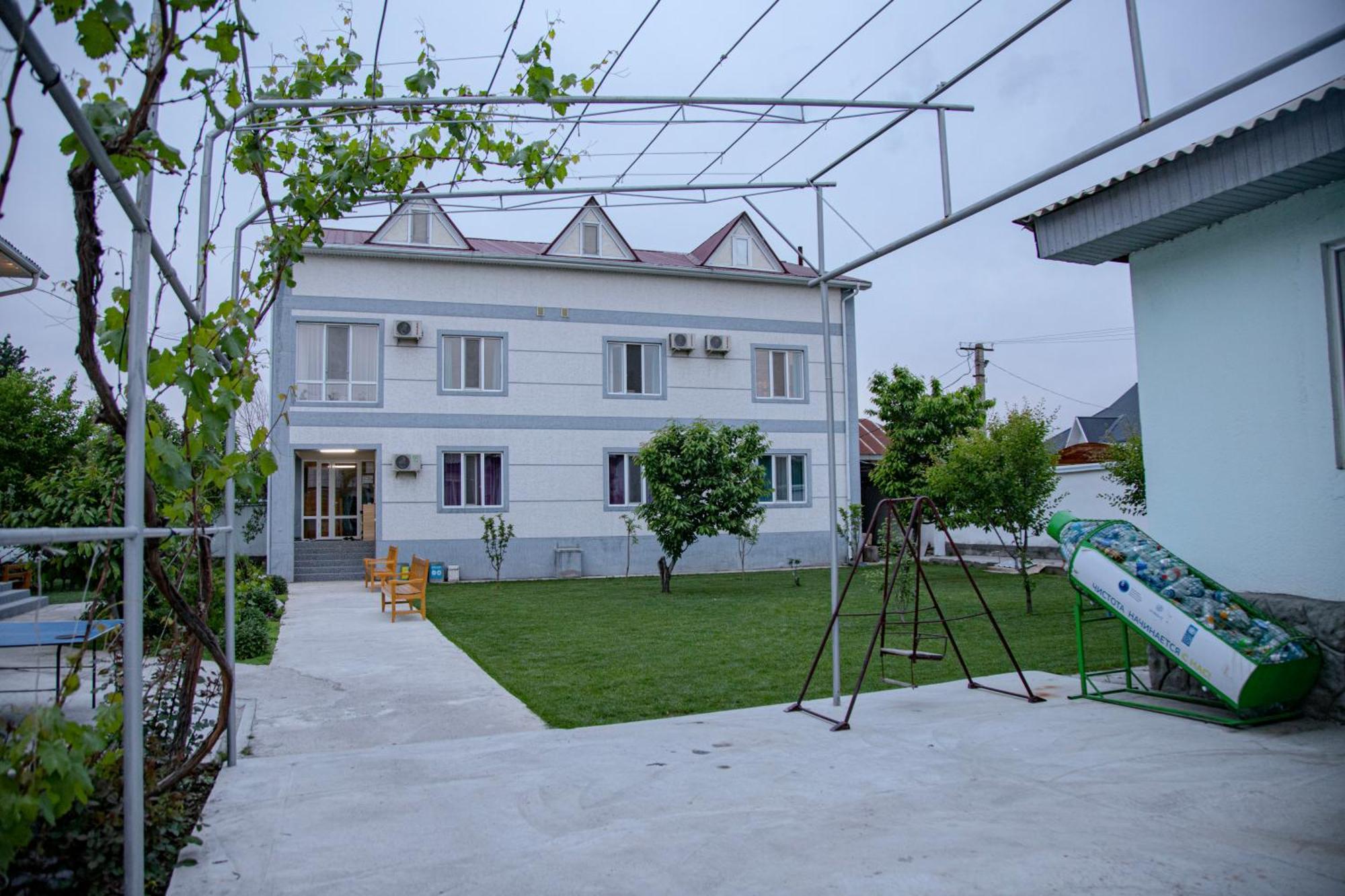 Hotel Good Night Jalal-Abad Buitenkant foto