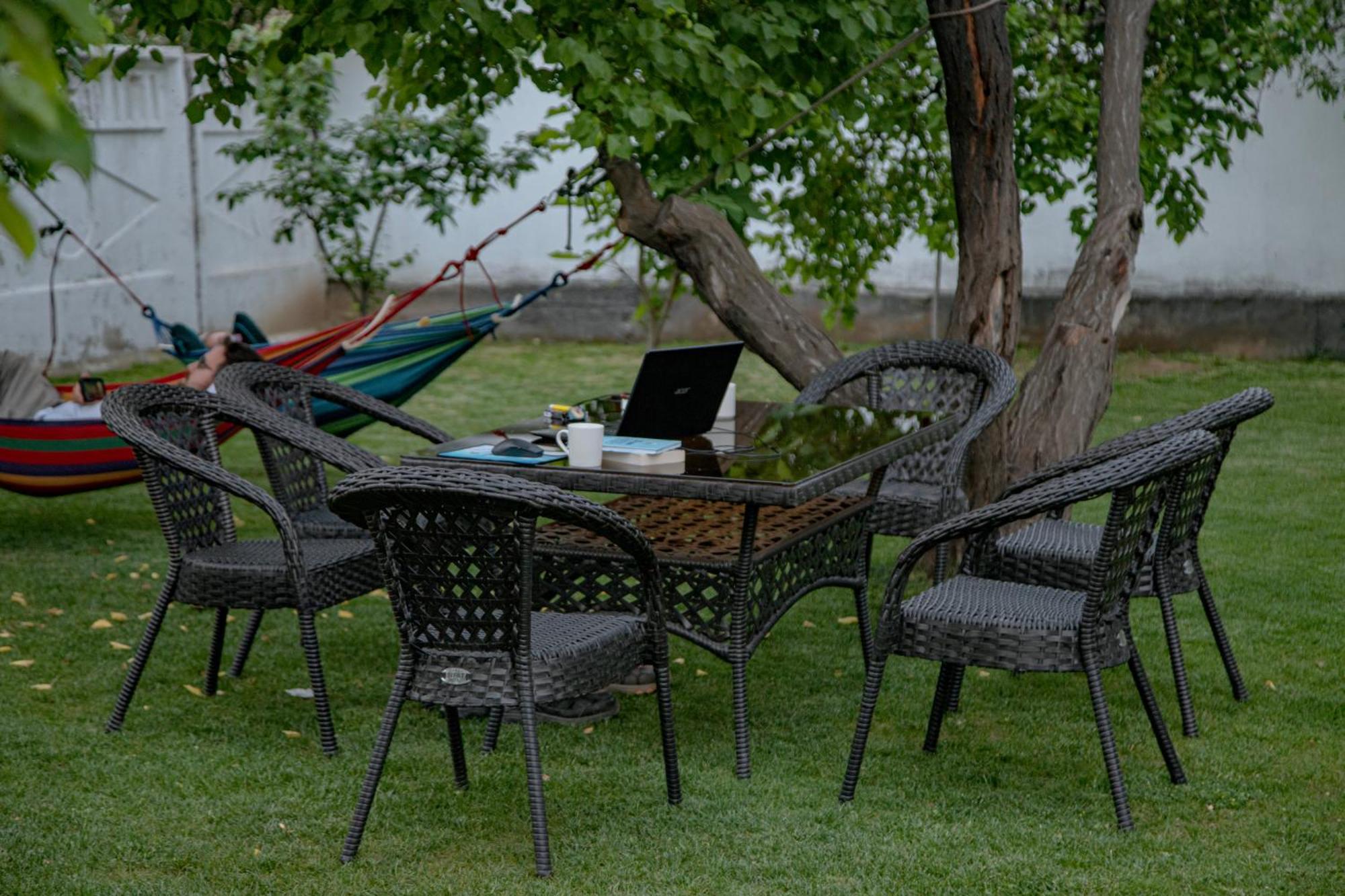 Hotel Good Night Jalal-Abad Buitenkant foto