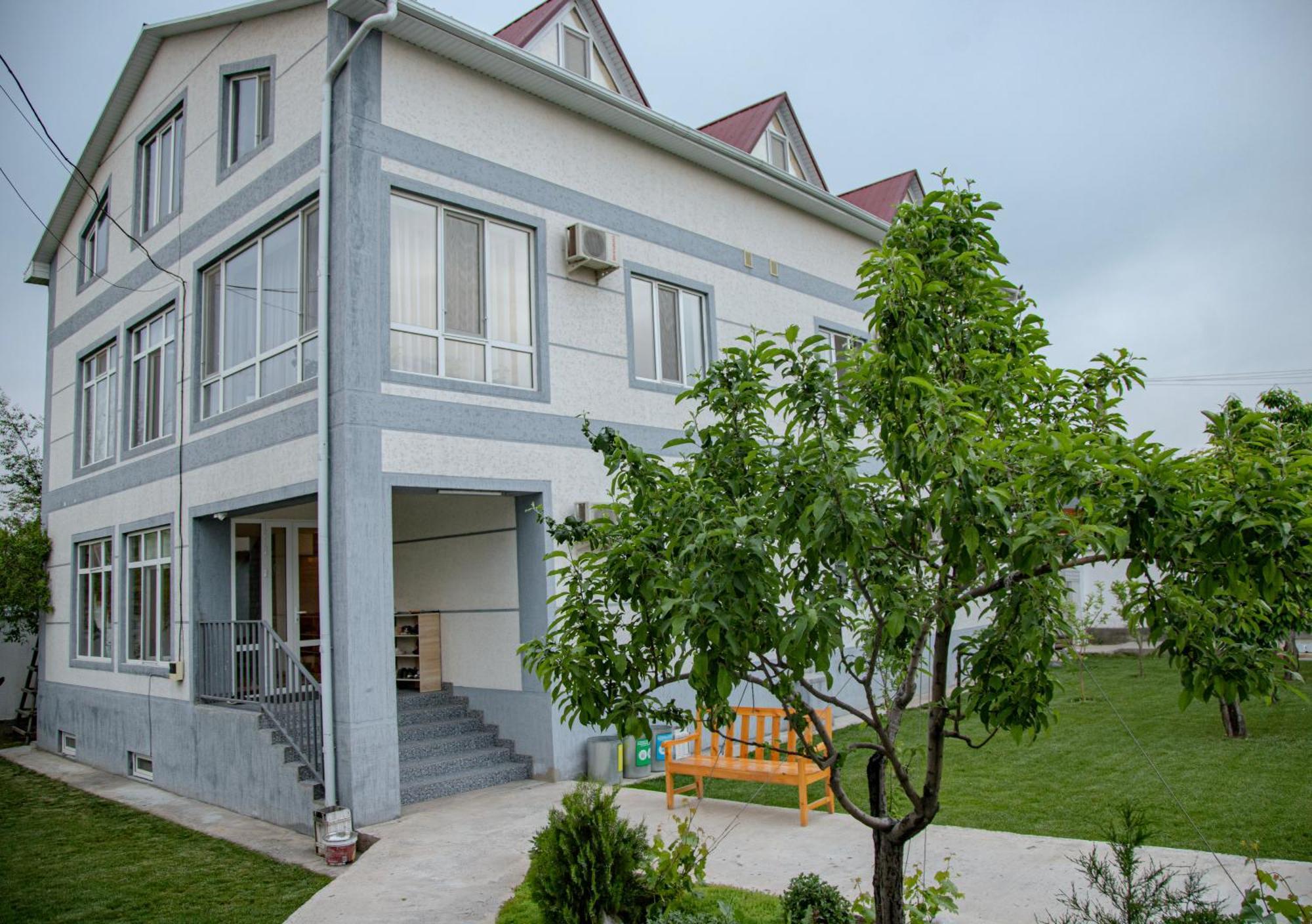 Hotel Good Night Jalal-Abad Buitenkant foto