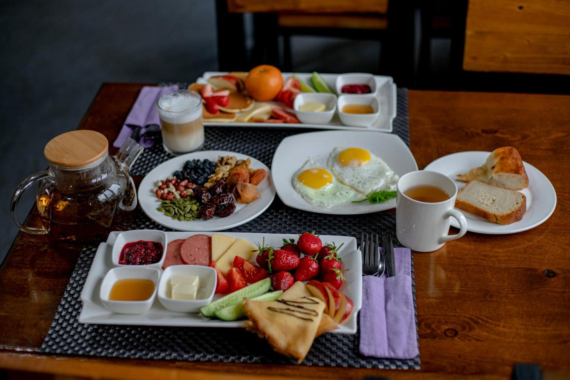Hotel Good Night Jalal-Abad Buitenkant foto