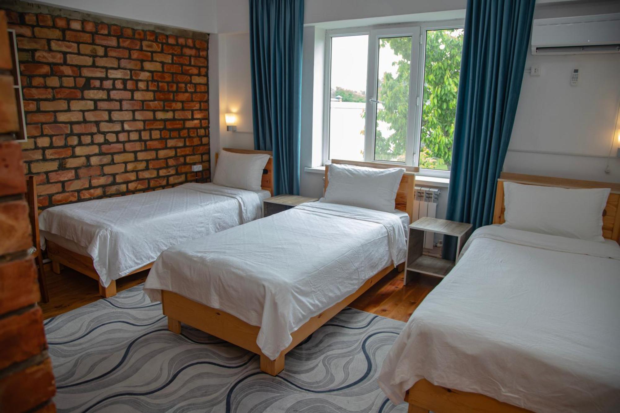 Hotel Good Night Jalal-Abad Buitenkant foto