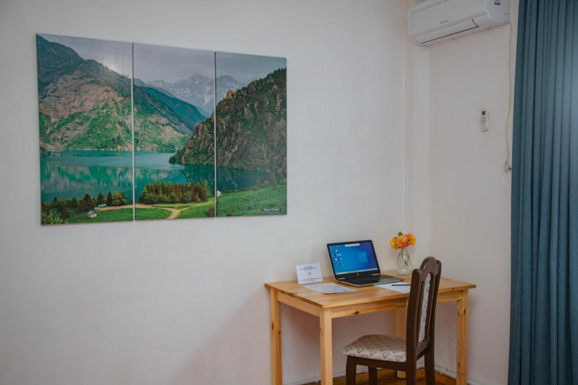 Hotel Good Night Jalal-Abad Buitenkant foto