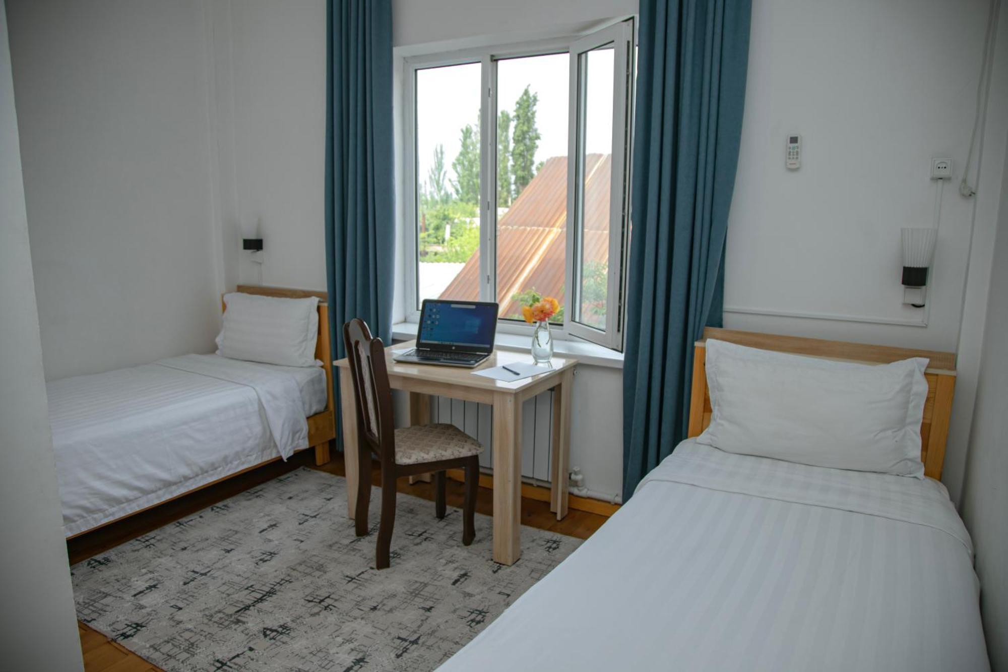 Hotel Good Night Jalal-Abad Buitenkant foto