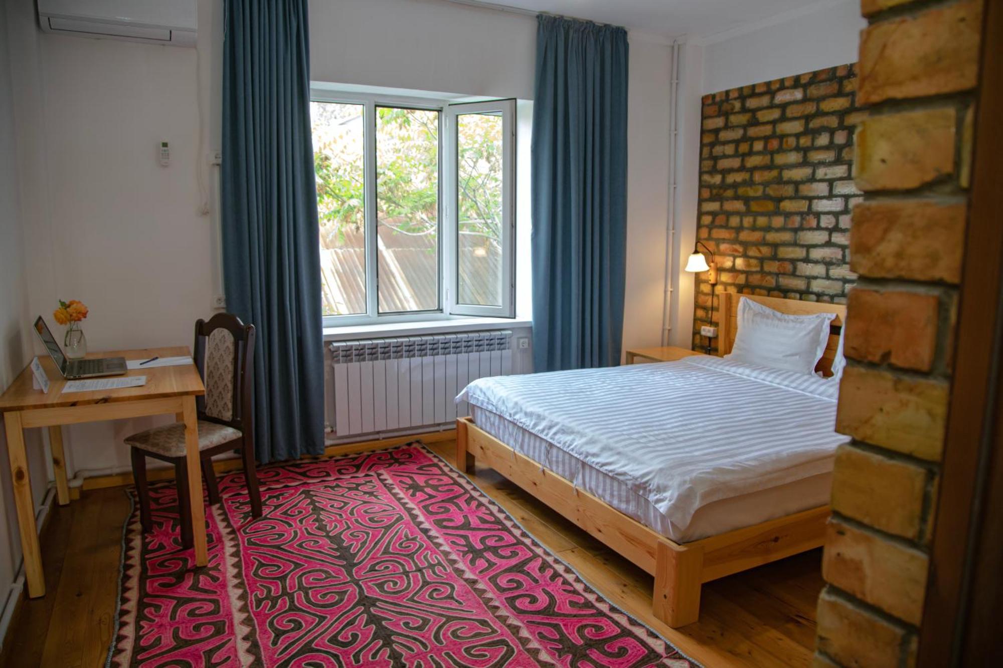 Hotel Good Night Jalal-Abad Buitenkant foto