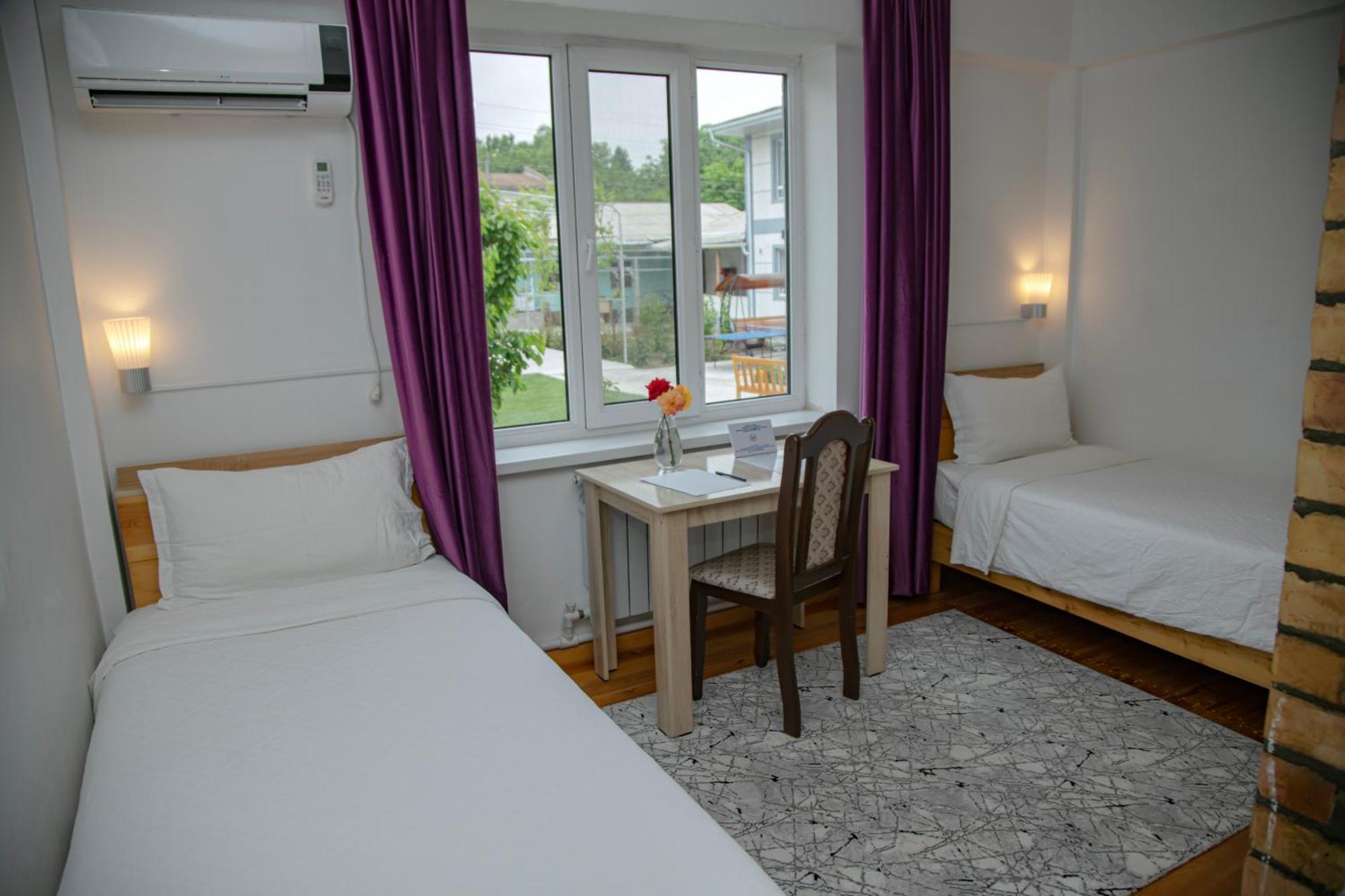 Hotel Good Night Jalal-Abad Buitenkant foto
