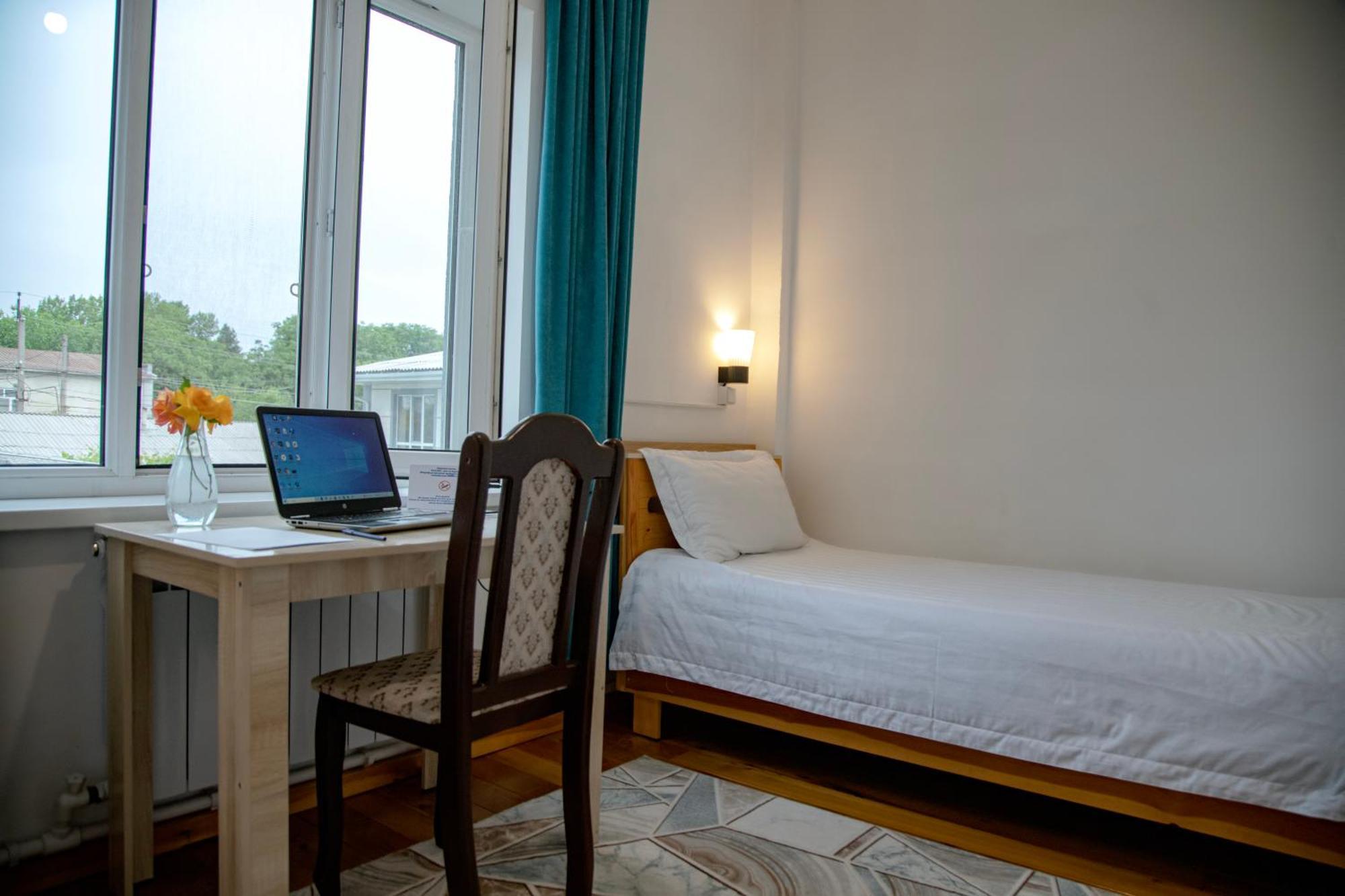 Hotel Good Night Jalal-Abad Buitenkant foto
